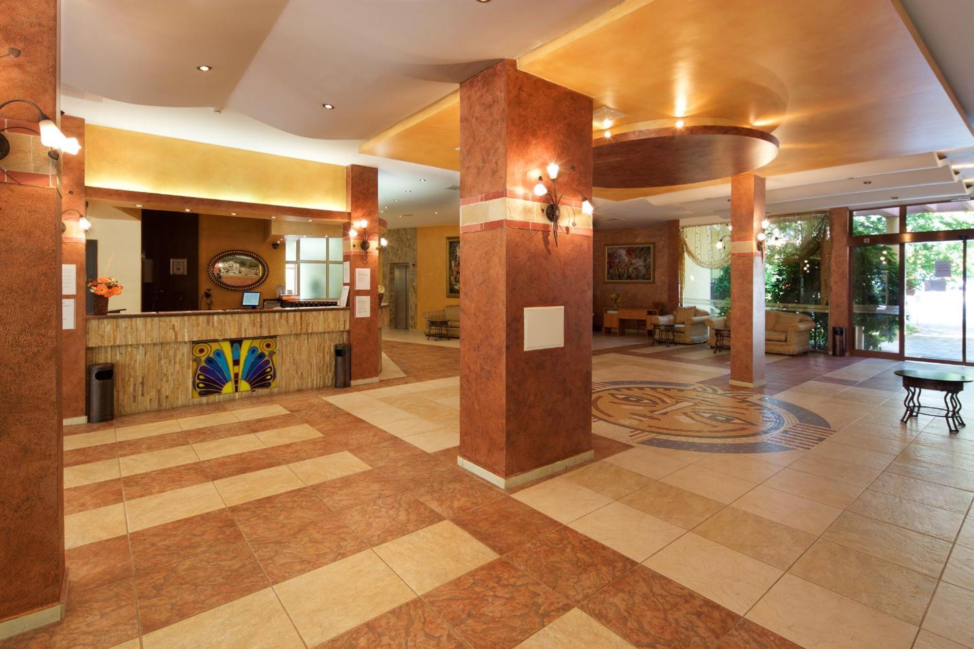 Yavor Palace Hotel Pantai Sunny Bagian luar foto